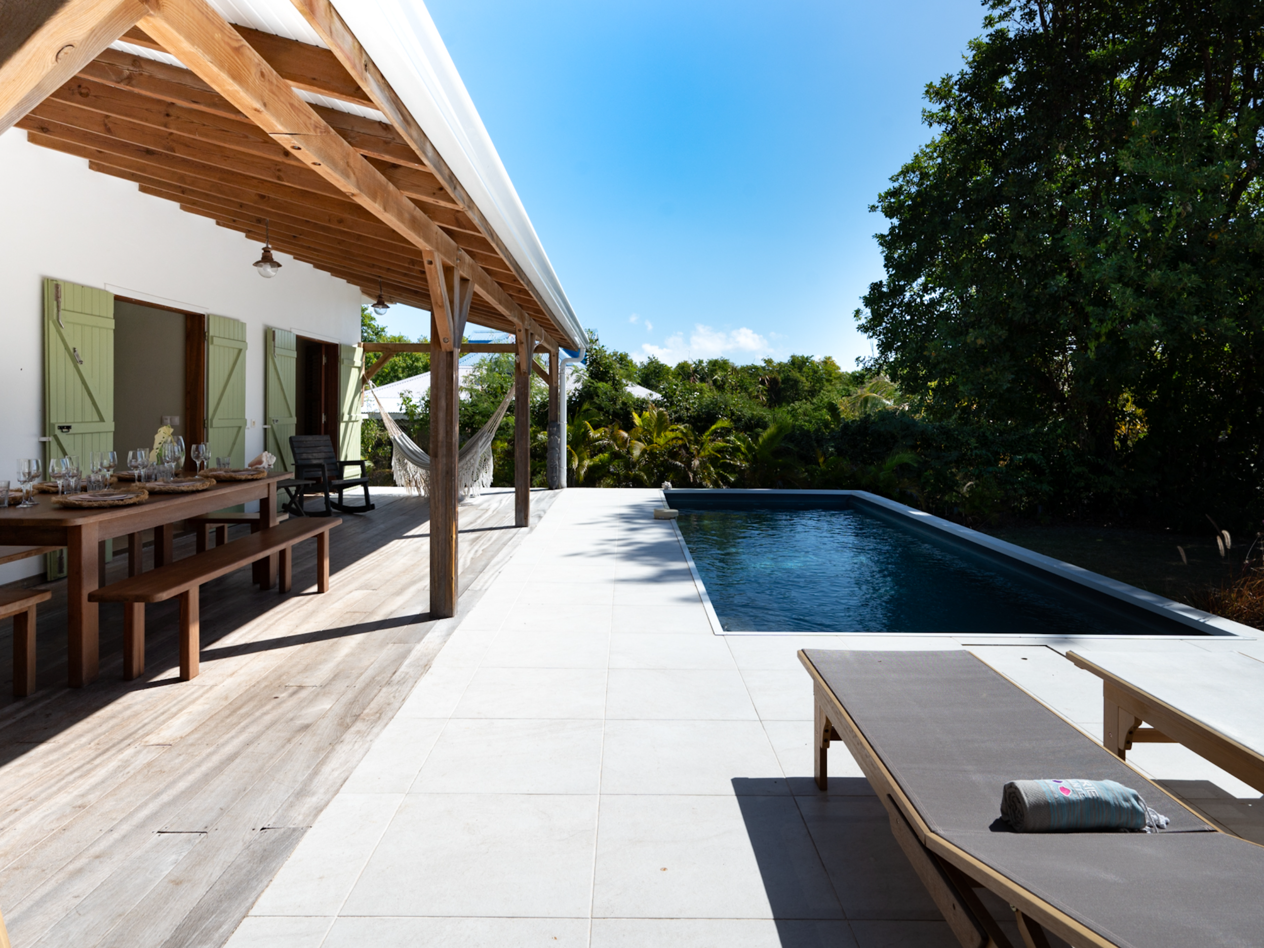 terrasse avec piscine villa jacaranda